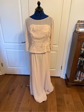 Elegant Cream Evening Dress with Beaded Bodice